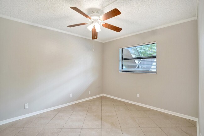 Building Photo - 10585 Royal Palm Blvd