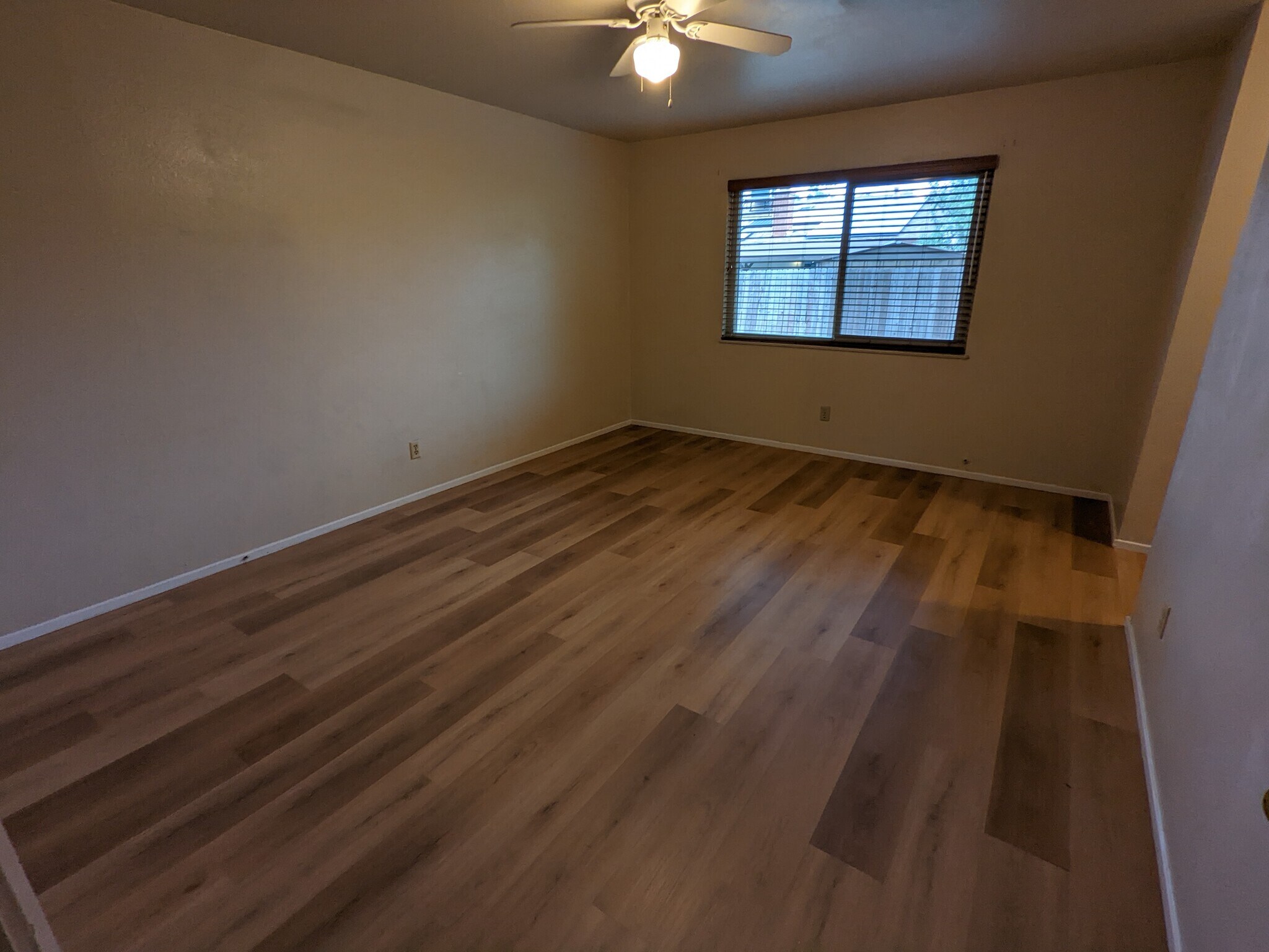 Building Photo - 1404 W Cambridge Ave