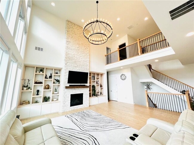 Building Photo - 6570 Pond Vw Dr