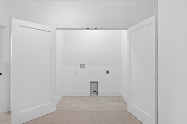 Building Photo - 109 Golf View Dr
