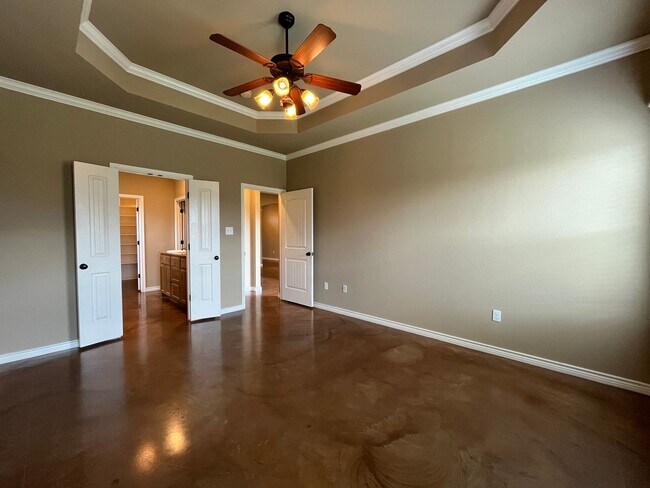 Building Photo - 3 Bedroom Single Family Home:  Refrigerato...