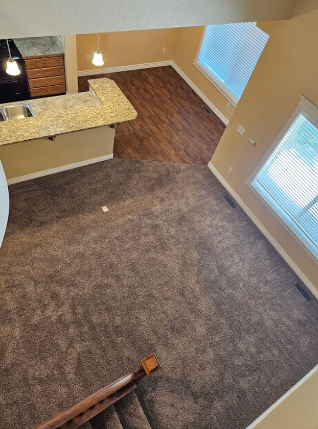 Building Photo - Centrally located 3bed/2.5bath townhome w/...