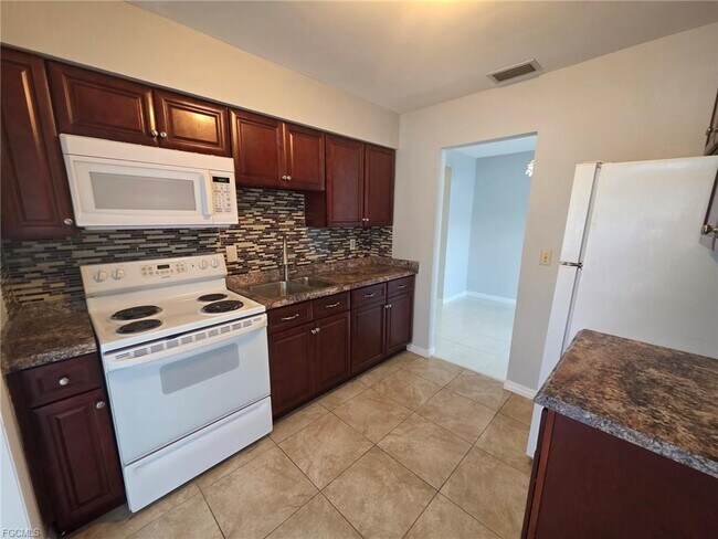 Building Photo - 24 Temple Ct