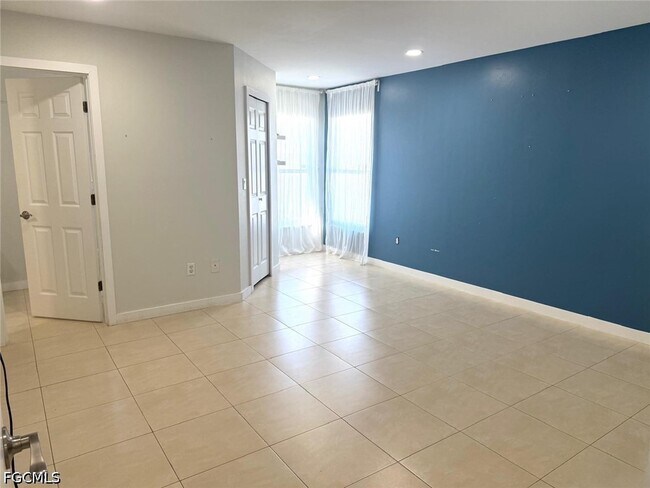 Building Photo - 1203 SW 34th Terrace