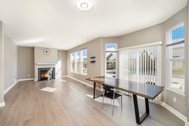 Building Photo - 27106 Ladbroke St