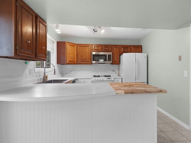Building Photo - 309 Thistle Dr