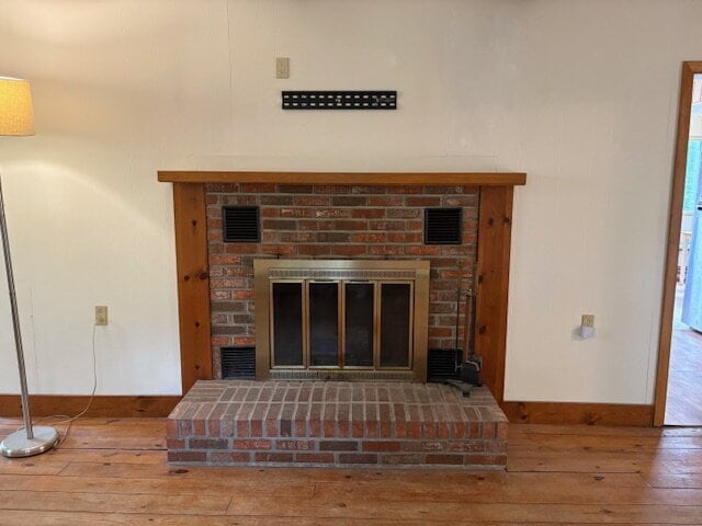 Building Photo - Hardwood floors and beautiful back yard in...