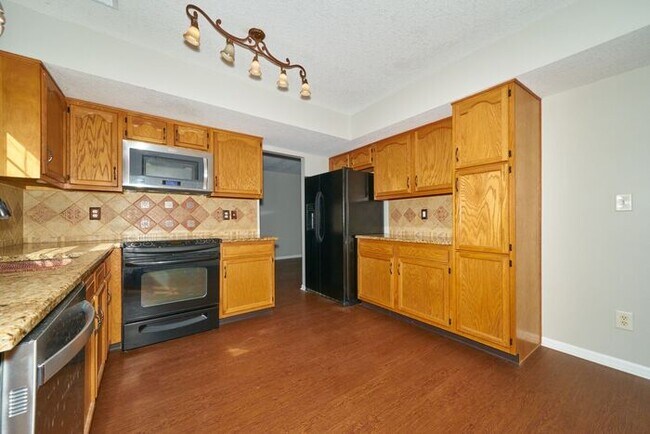 Building Photo - 4 Bedroom in Perry Township!