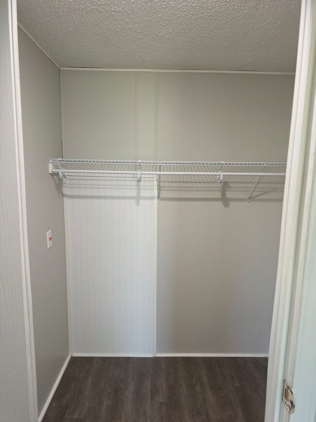 Building Photo - 3 bedrooms 2 baths