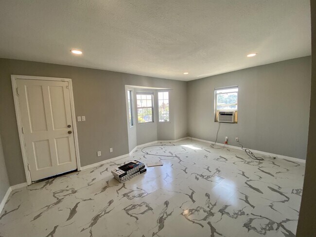 Building Photo - 1189 Eucalyptus Dr