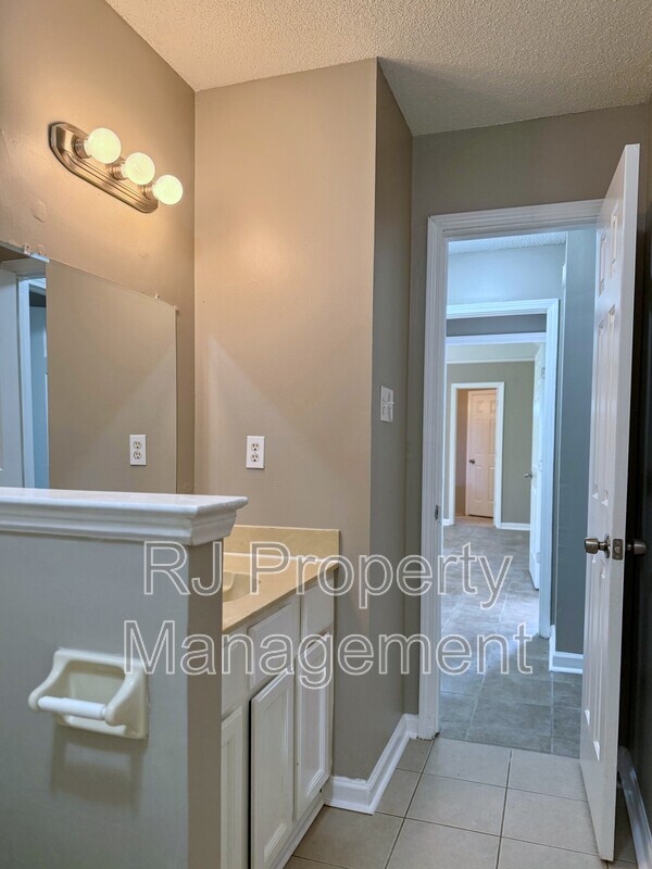Building Photo - 4308 Ash Creek Cove