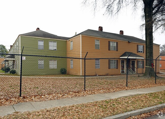 Maureen Manor 2 - Love Tunica