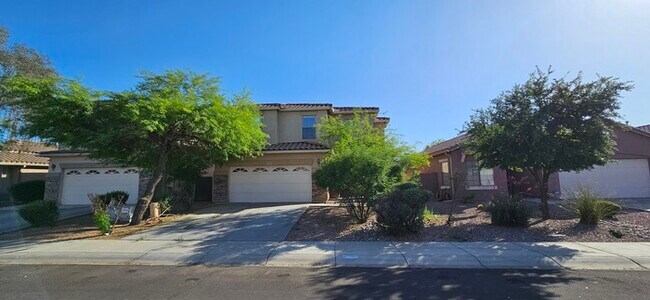 Building Photo - Spectacular 3-bedroom, 2.5 bathroom home F...