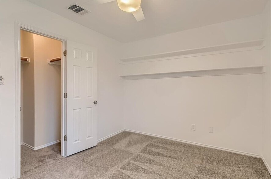 Building Photo - 177 Flagstone Trl
