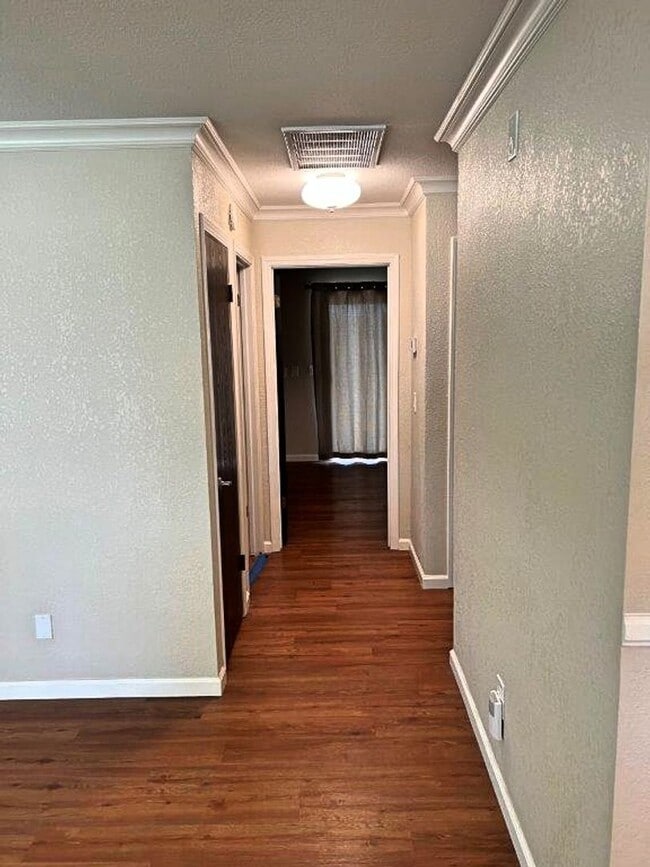 Building Photo - Remodeled Beautiful 2 Bedroom Senior Duple...