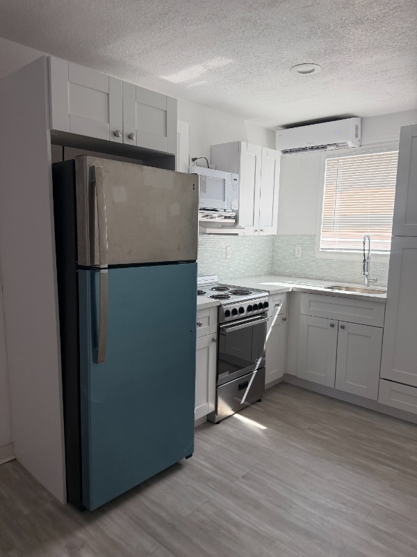 Building Photo - 1817 N Tamiami Trl