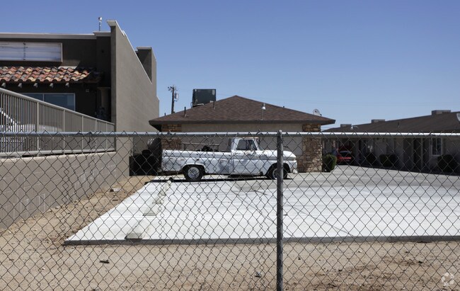 Building Photo - 15392 Bear Valley Rd