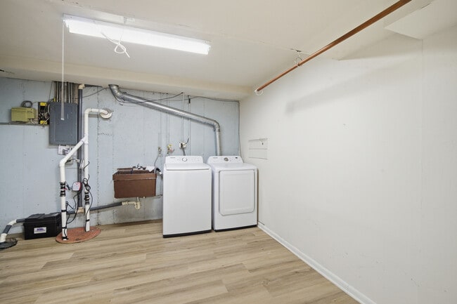 Building Photo - 2456 Cobblewood Dr