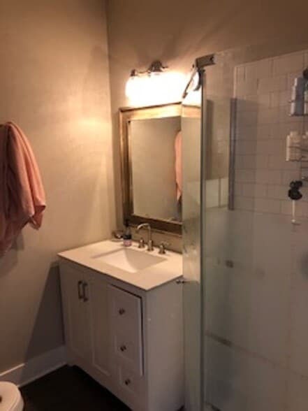 Building Photo - 412 E 4th St