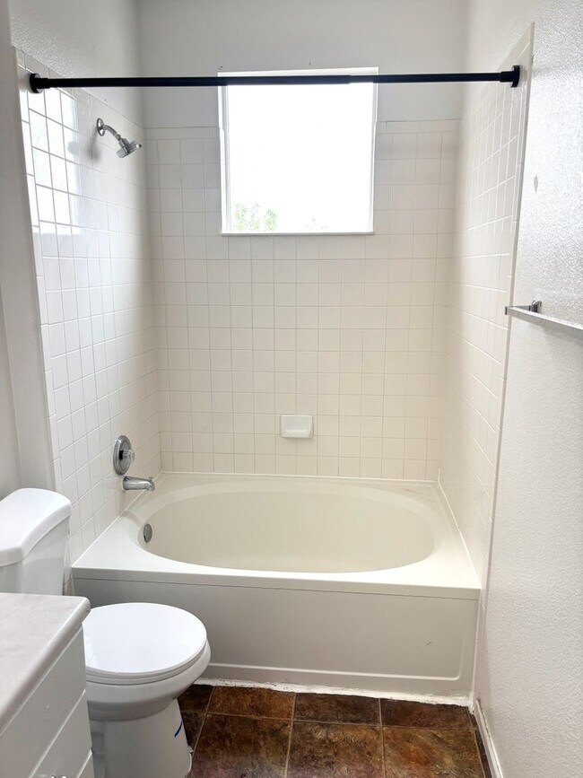 Building Photo - Large 2 bed, 2 bath condo for rent near Anschutz Medical Center