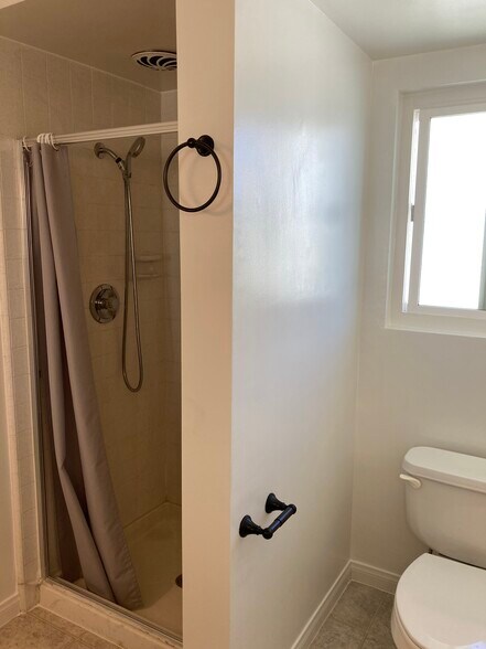 Building Photo - 20428 Roslin Ave