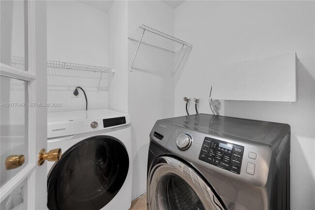 Building Photo - 6352 SW 112th Pl