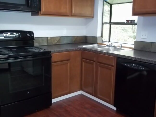 Building Photo - Bellevue Home with Some Nice Upgrades and Two Car Garage!