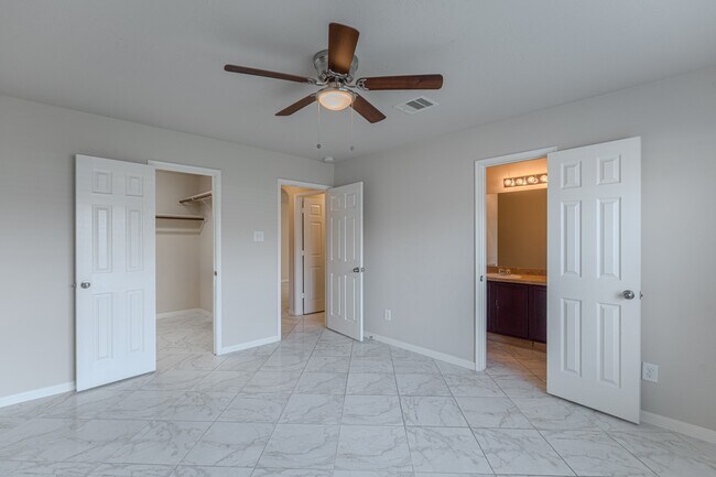 Building Photo - 21611 Falvel Misty Dr