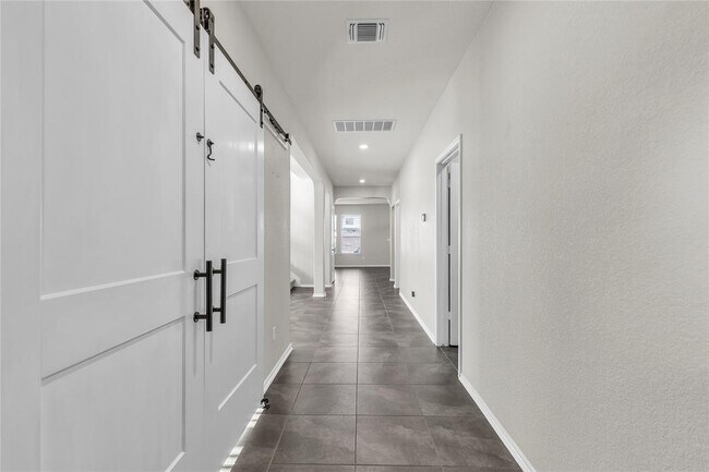 Building Photo - 709 Vaughn St