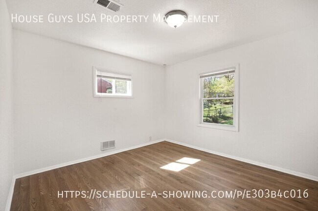 Building Photo - 10716 Ewing Ave