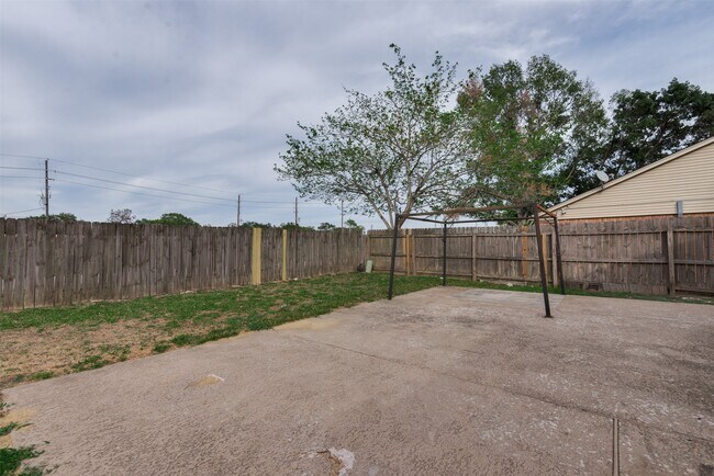 Building Photo - 22206 N Fork Dr