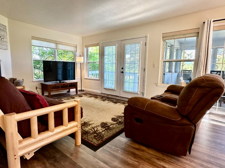 Primary Photo - 12 River Falls Dr