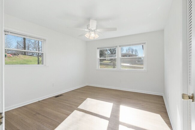 Building Photo - Renovated 4 Bed, 4 Bath Single Level Home, No HOA