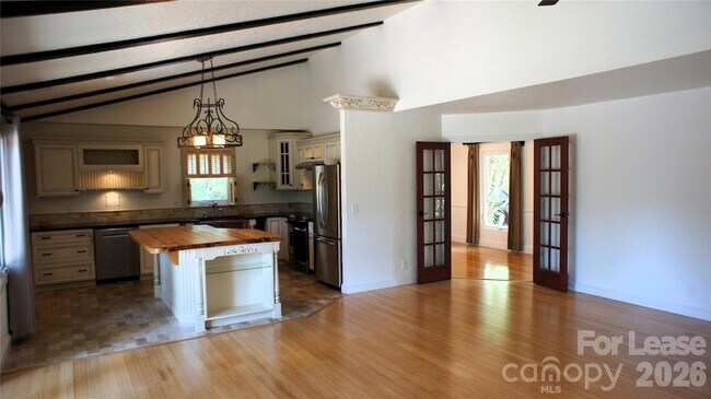 Building Photo - 4400 Woods End Ln