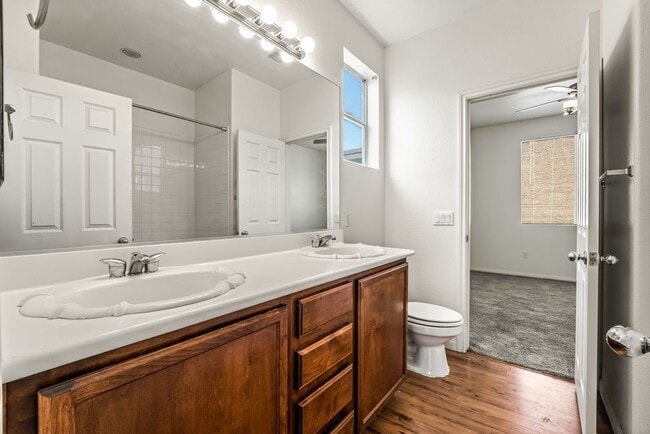 Building Photo - 3 Bedroom, 2 bathroom, 2 Car Garage Home i...