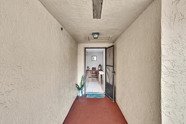 Building Photo - 1826 N Dixie Hwy