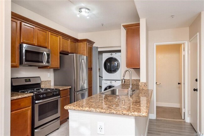 Building Photo - 13133 Le Parc Blvd