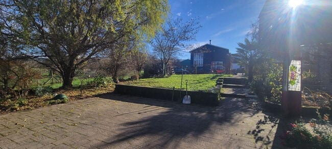 Building Photo - 125 S Ash St