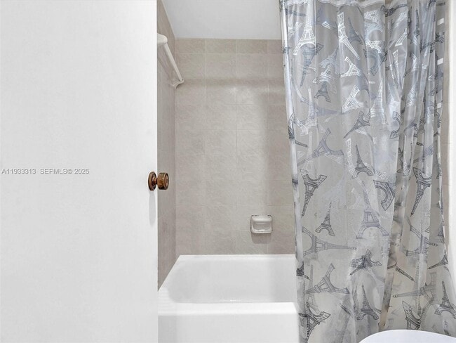 Building Photo - 100 Bayview Dr