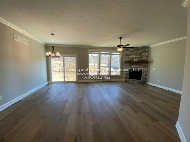 Building Photo - Location and Luxury Perfected in Parkville!