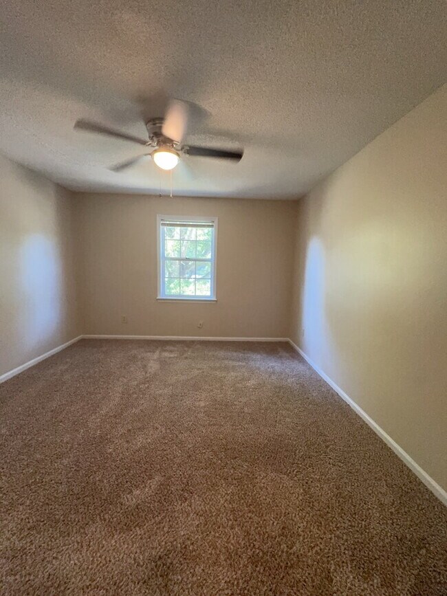 Building Photo - Stunning 3 Bed, 2.5 Bath Home with 1536 Sq Ft in Jacksonville, NC!
