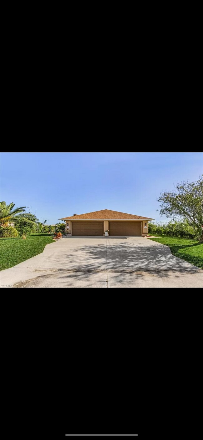 Building Photo - 403 SW 3rd Ct