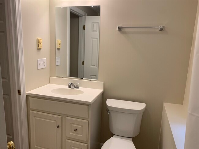 Building Photo - 7 Bayberry Rd