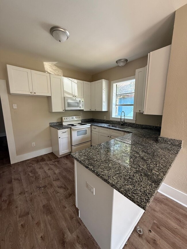 Building Photo - 3BD 1.5BA Single Home in Baton Rouge