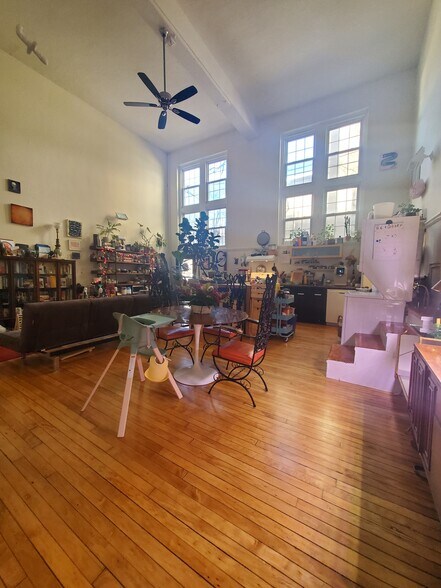 Building Photo - 4112 Spruce St