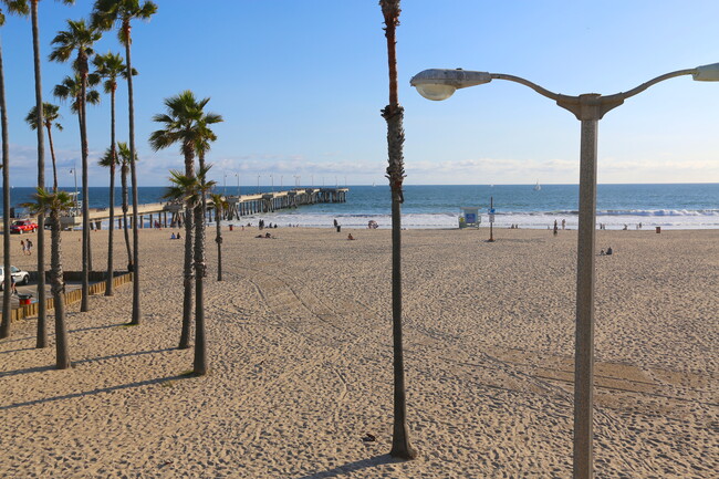 Building Photo - 3003 Ocean Front Walk