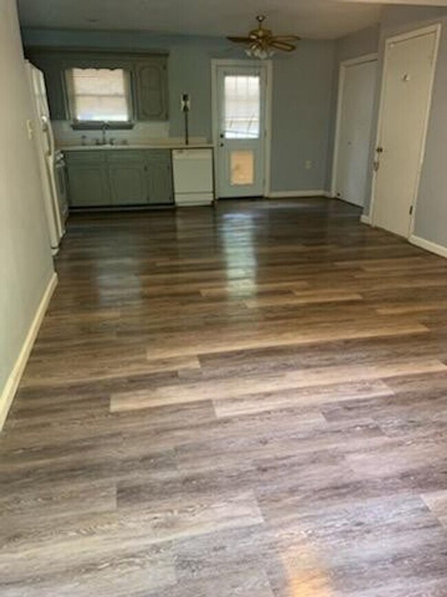 Building Photo - QUESTIONS PLEASE CONTACT LANCE GARNER 501-912-6020