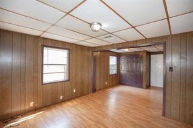 Building Photo - 1805 Oriole Dr