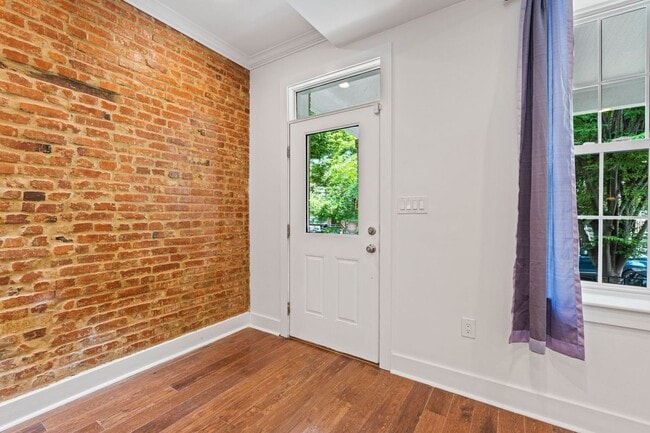 Building Photo - 1110 Orren St NE