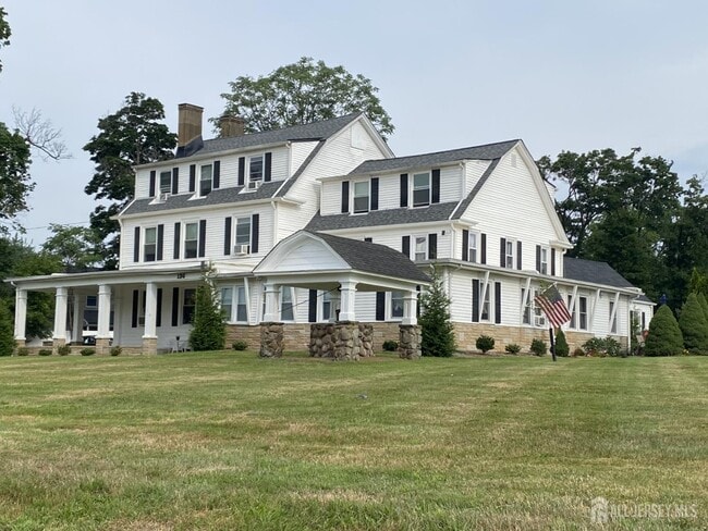 Building Photo - 136 Old York Rd